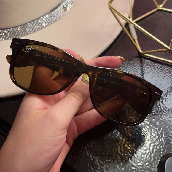 Women’s polarized wayfarer raybans - Picture 2 of 4